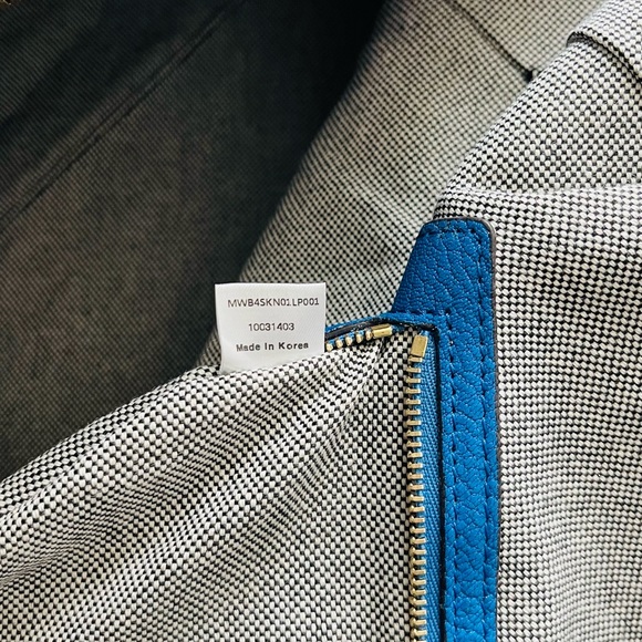 🥳LAST CHANCE 🥳 MCM Blue Leather Studded Design Large Tote Bag - Picture 14 of 17